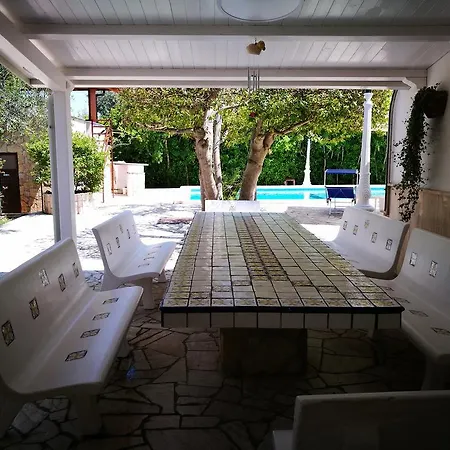 Iris Castellana Grotte